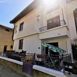 guesthouse-slavkova.sozopol-hotels.com/