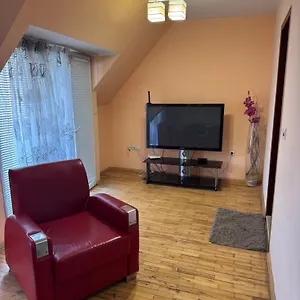 Venis House Konukevi